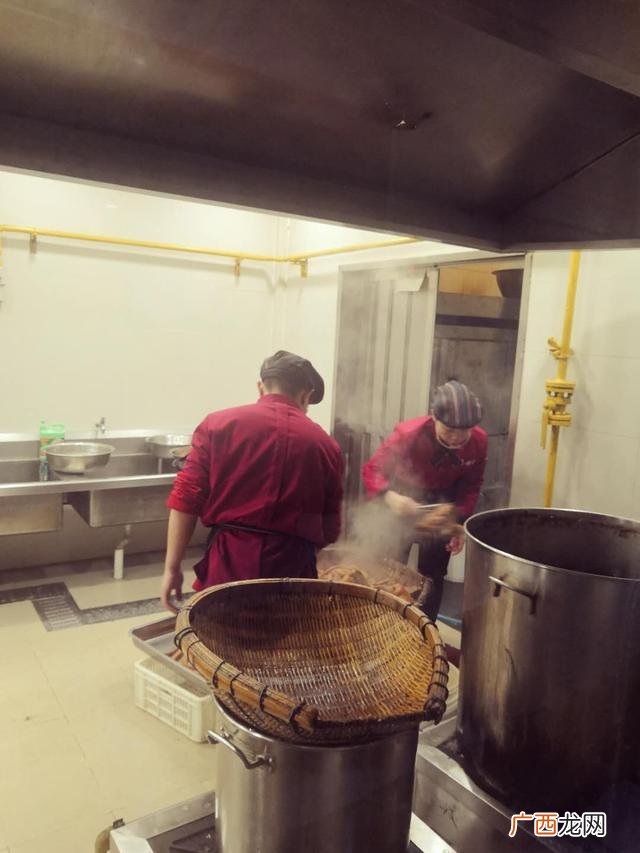 开卤菜店需要哪些设备,开卤味店辛苦吗