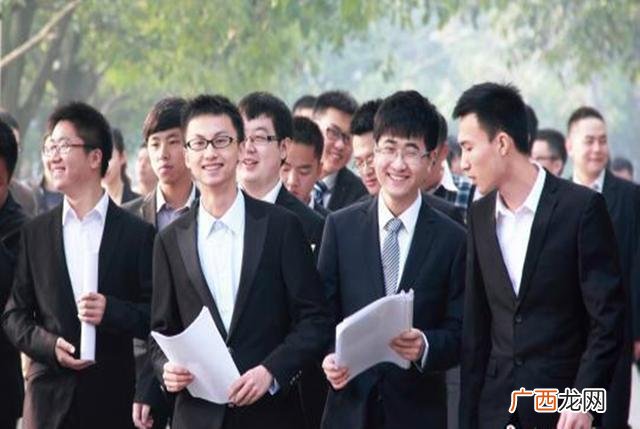 普通大专生毕业能干嘛 毕业后干什么行业比较好