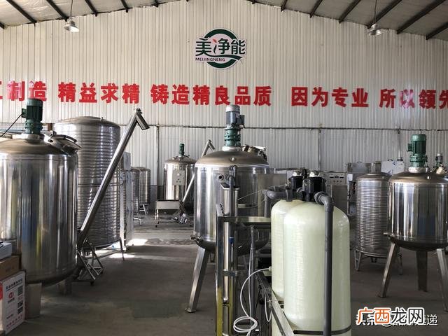 武汉洗衣液成套设备厂家,做洗衣粉机器多少钱一台