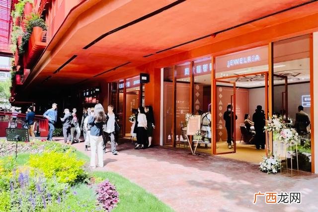 快时尚百货连锁品牌 快时尚精品百货品牌