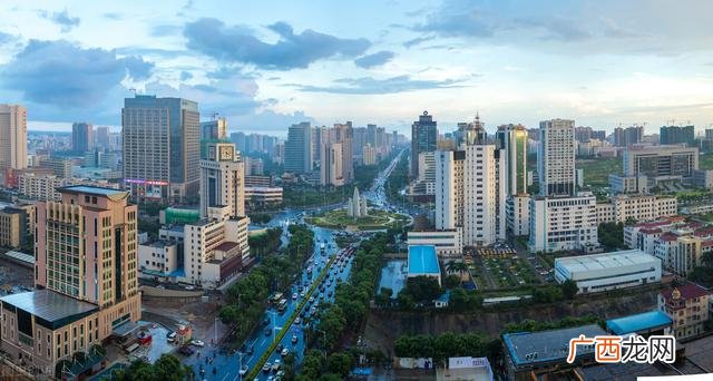 名人创业故事800案例 首富创业人生的启示