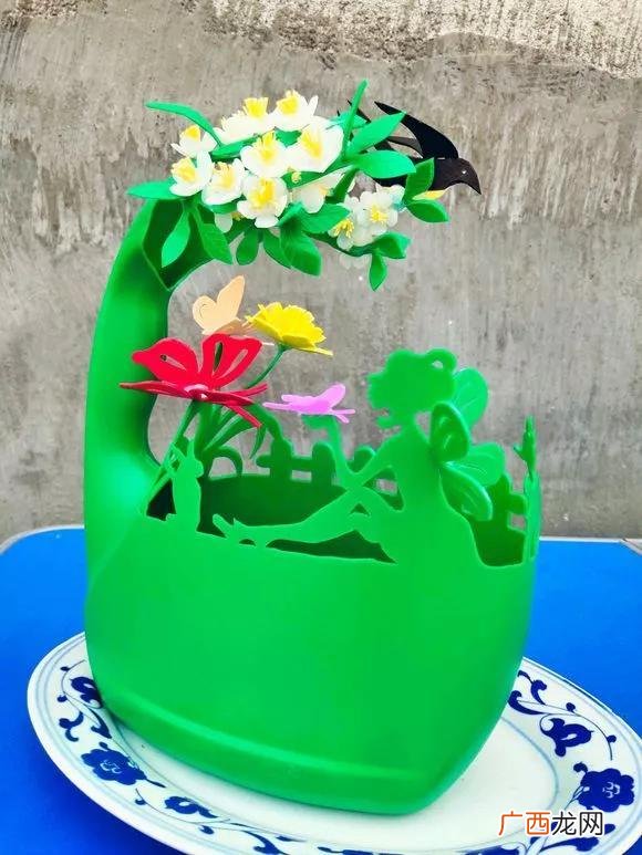 洗衣液瓶子怎么做喷壶,用洗衣液瓶做手工作品