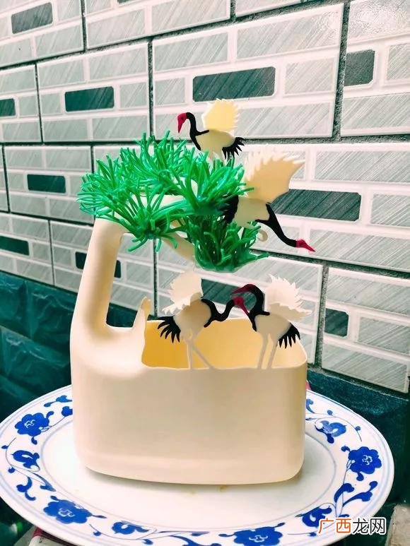 洗衣液瓶子怎么做喷壶,用洗衣液瓶做手工作品