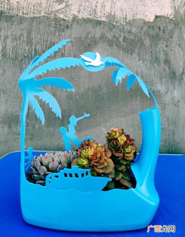 洗衣液瓶子怎么做喷壶,用洗衣液瓶做手工作品