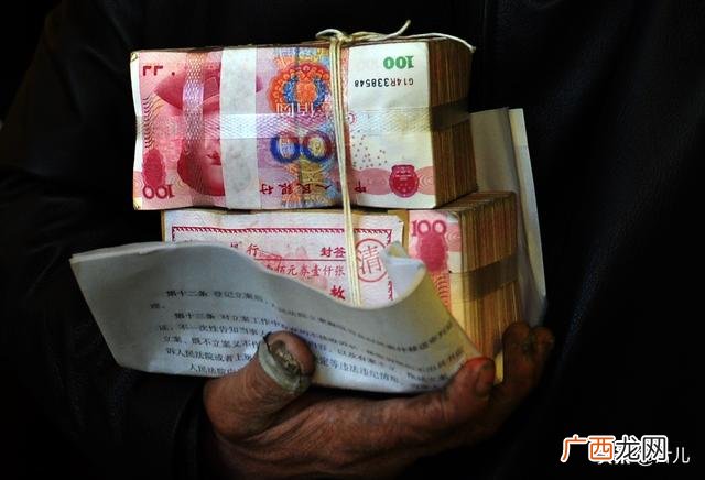 工地招小工260一天 工地做小工怎么样