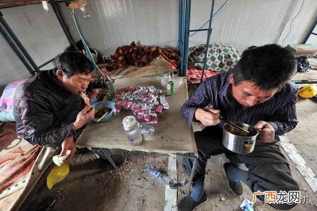 工地招小工260一天 工地做小工怎么样