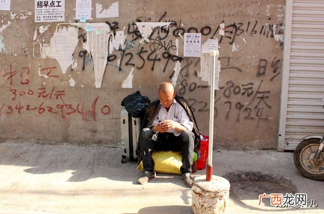 工地招小工260一天 工地做小工怎么样