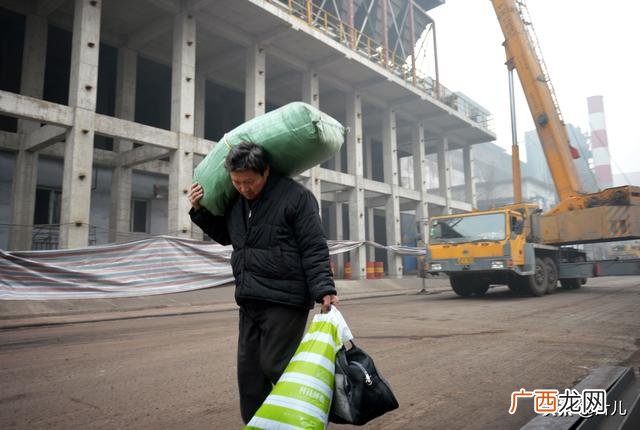 工地招小工260一天 工地做小工怎么样