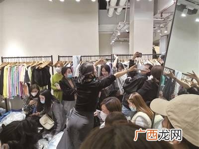 四季青网上拿货平台,时尚服装批发商进货渠道