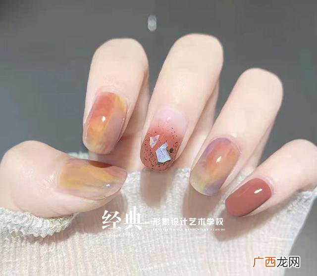 美甲和美容哪个吃香 了解美容美甲