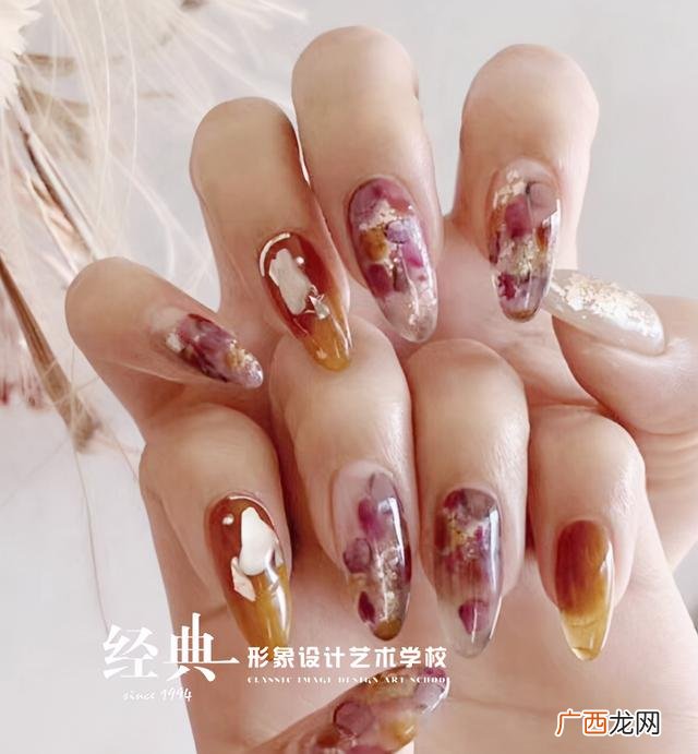 美甲和美容哪个吃香 了解美容美甲