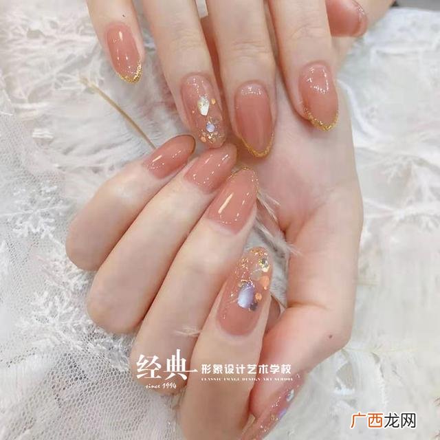 美甲和美容哪个吃香 了解美容美甲