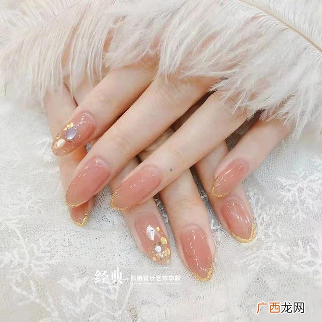 美甲和美容哪个吃香 了解美容美甲